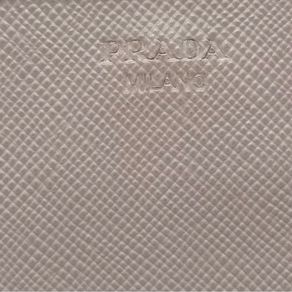 Authentic Preloved Prada wallet on chain - Picture 3 of 10